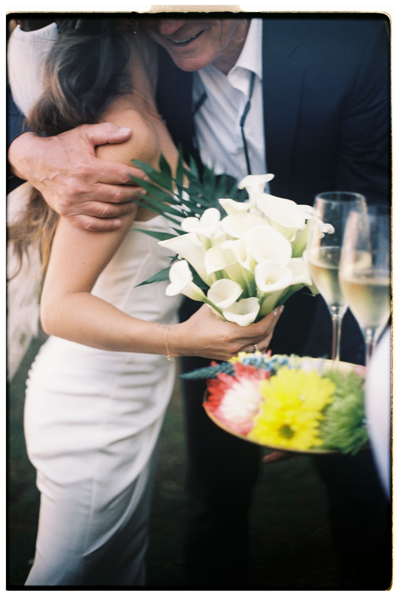 sposa brindisi fotografia analogica matrimonio