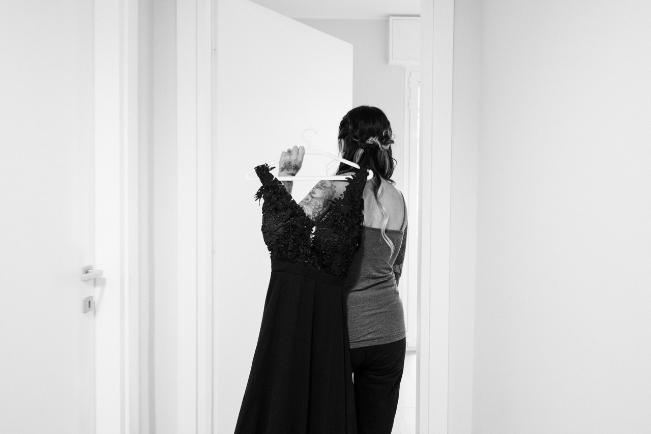 sposa abito nero preparazione matrimonio